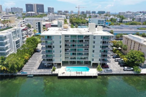 Copropriété à vendre à Bay Harbor Islands, Floride: 1 chambre, 90.58 m2 № 1982800 - photo 1