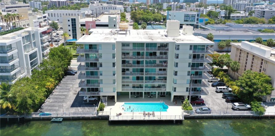 Condo à Bay Harbor Islands, Floride, 1 chambre № 1982800