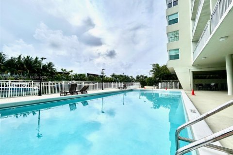 Copropriété à vendre à Bay Harbor Islands, Floride: 1 chambre, 90.58 m2 № 1982800 - photo 15