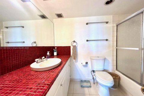 Copropriété à vendre à Bay Harbor Islands, Floride: 1 chambre, 90.58 m2 № 1982800 - photo 11