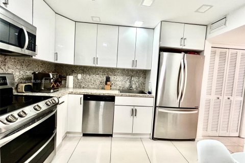 Copropriété à vendre à Bay Harbor Islands, Floride: 1 chambre, 90.58 m2 № 1982800 - photo 7