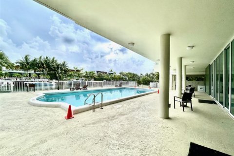 Copropriété à vendre à Bay Harbor Islands, Floride: 1 chambre, 90.58 m2 № 1982800 - photo 14