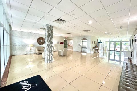 Copropriété à vendre à Bay Harbor Islands, Floride: 1 chambre, 90.58 m2 № 1982800 - photo 2