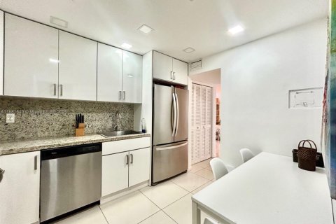 Copropriété à vendre à Bay Harbor Islands, Floride: 1 chambre, 90.58 m2 № 1982800 - photo 5