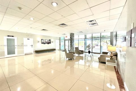 Copropriété à vendre à Bay Harbor Islands, Floride: 1 chambre, 90.58 m2 № 1982800 - photo 3