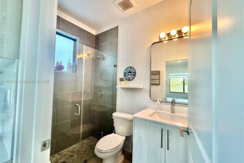 Propiedad comercial en alquiler en Miami, Florida, 1 dormitorio, 233 m2 № 1943661 - foto 6