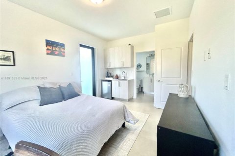 Propiedad comercial en alquiler en Miami, Florida, 1 dormitorio, 233 m2 № 1943661 - foto 5