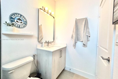 Propiedad comercial en alquiler en Miami, Florida, 1 dormitorio, 233 m2 № 1943661 - foto 8