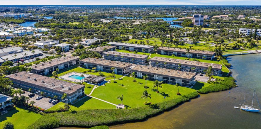 Condominio en Jupiter, Florida, 2 dormitorios  № 941036