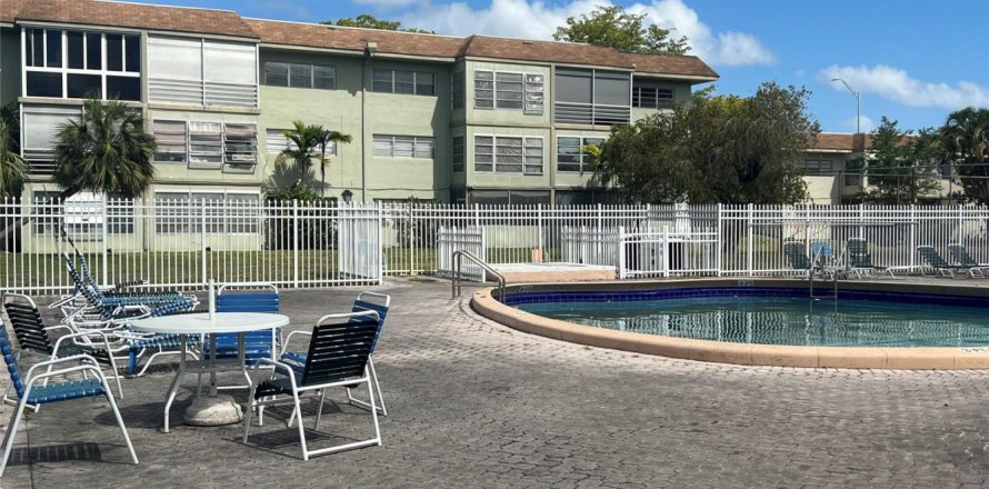 Condo in Margate, Florida, 2 bedrooms № 1142404