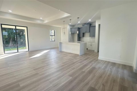 House in Fort Myers, Florida 3 bedrooms № 2241726 - photo 3