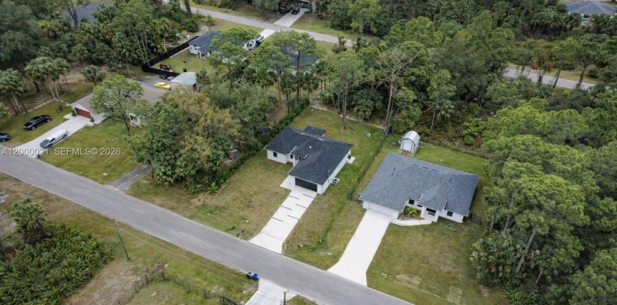 House in Fort Myers, Florida 3 bedrooms № 2241726
