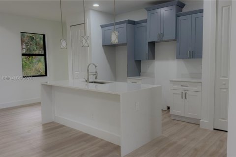 House in Fort Myers, Florida 3 bedrooms № 2241726 - photo 6
