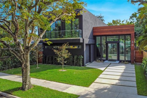House in Miami, Florida 5 bedrooms, 266.63 sq.m. № 1861588 - photo 1