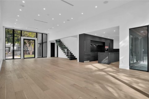 House in Miami, Florida 5 bedrooms, 266.63 sq.m. № 1861588 - photo 2