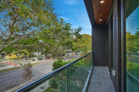 House in Miami, Florida 5 bedrooms, 266.63 sq.m. № 1861588 - photo 30