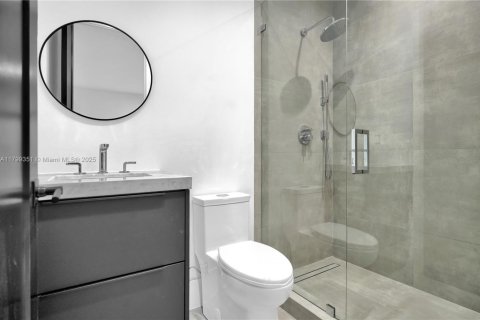 House in Miami, Florida 5 bedrooms, 266.63 sq.m. № 1861588 - photo 17
