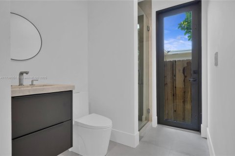 House in Miami, Florida 5 bedrooms, 266.63 sq.m. № 1861588 - photo 15
