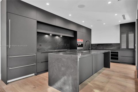 House in Miami, Florida 5 bedrooms, 266.63 sq.m. № 1861588 - photo 7