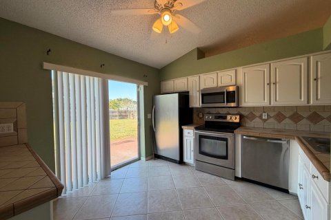 Casa en alquiler en Port St. Lucie, Florida, 3 dormitorios, 110.18 m2 № 2244627 - foto 3