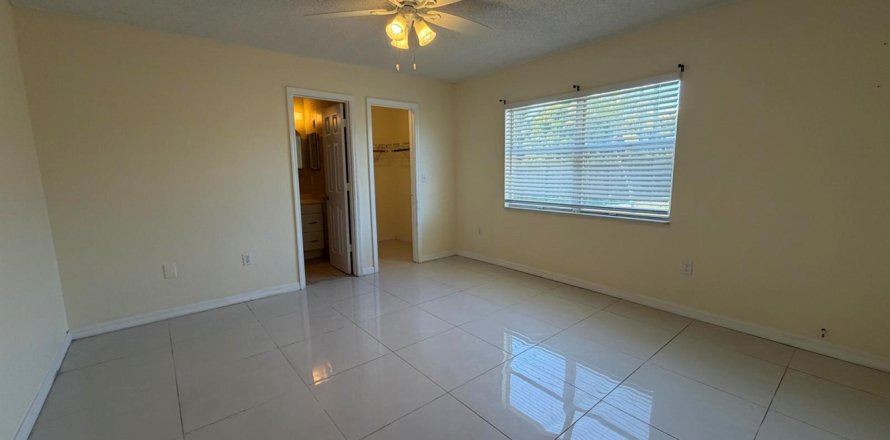 Casa en Port St. Lucie, Florida 3 dormitorios, 110.18 m2 № 2244627