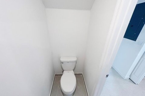 Снять в аренду таунхаус в Хомстед, Флорида 3 комнаты, 129.41м2, № 2085697 - фото 13