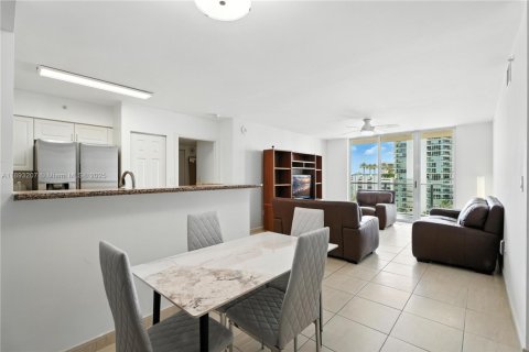 Condominio en alquiler en Miami, Florida, 2 dormitorios, 105.91 m2 № 1945093 - foto 5