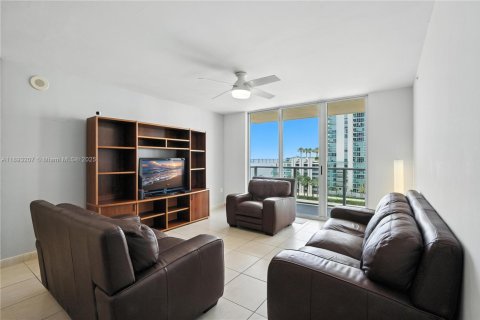 Condominio en alquiler en Miami, Florida, 2 dormitorios, 105.91 m2 № 1945093 - foto 6