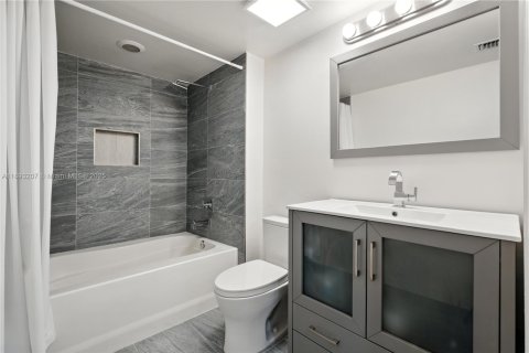Condominio en alquiler en Miami, Florida, 2 dormitorios, 105.91 m2 № 1945093 - foto 4