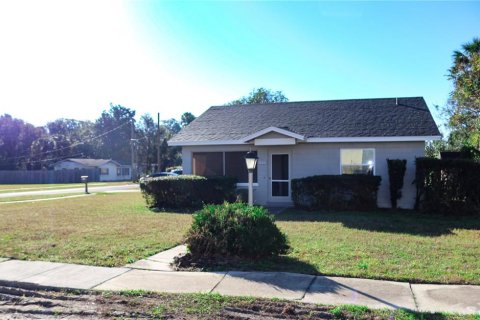 House in DeLand, Florida 2 bedrooms, 92.53 sq.m. № 1849444 - photo 1