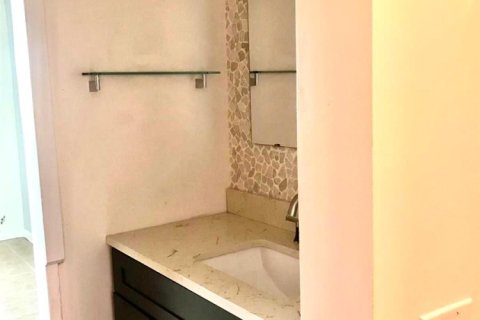 Купить кондоминиум в Лодердейл-бай-те-Си, Флорида 3 комнаты, 59.55м2, № 2084122 - фото 26