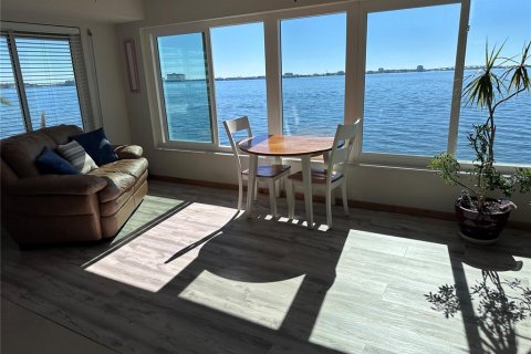 Condo in Gulfport, Florida, 3 bedrooms  № 1528107 - photo 15