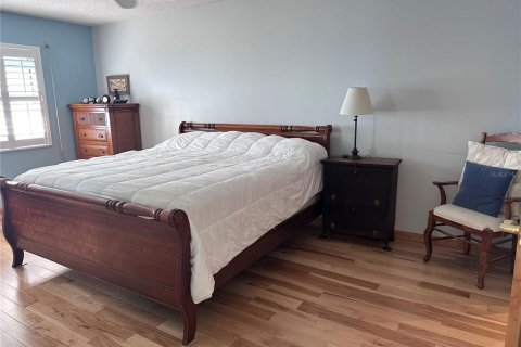 Condo in Gulfport, Florida, 3 bedrooms  № 1528107 - photo 24