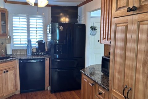 Condo in Gulfport, Florida, 3 bedrooms  № 1528107 - photo 9
