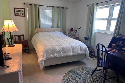 Condo in Gulfport, Florida, 3 bedrooms  № 1528107 - photo 23