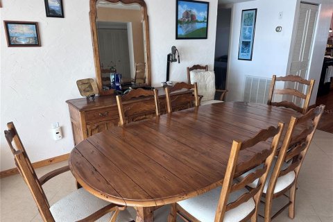 Condo in Gulfport, Florida, 3 bedrooms  № 1528107 - photo 10