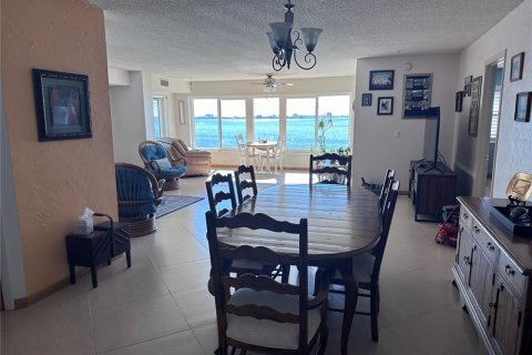 Condo in Gulfport, Florida, 3 bedrooms  № 1528107 - photo 11