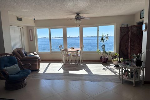 Condo in Gulfport, Florida, 3 bedrooms  № 1528107 - photo 4