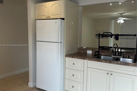 Снять в аренду кондоминиум в Халландейл-Бич, Флорида 2 спальни, 101.45м2, № 1898269 - фото 5