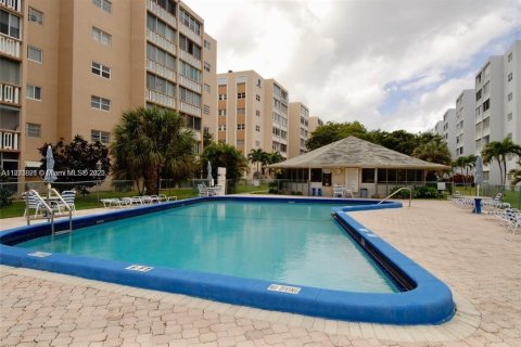 Снять в аренду кондоминиум в Халландейл-Бич, Флорида 2 спальни, 101.45м2, № 1898269 - фото 21