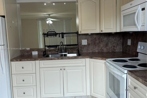 Снять в аренду кондоминиум в Халландейл-Бич, Флорида 2 спальни, 101.45м2, № 1898269 - фото 4