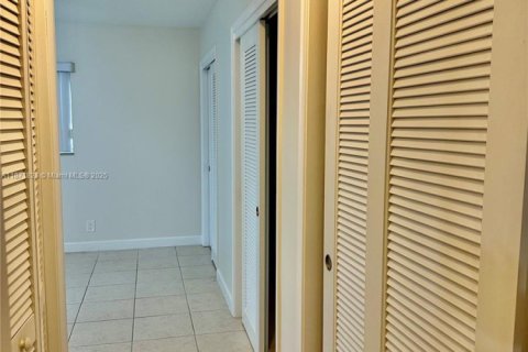 Снять в аренду кондоминиум в Халландейл-Бич, Флорида 2 спальни, 101.45м2, № 1898269 - фото 7