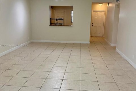 Снять в аренду кондоминиум в Халландейл-Бич, Флорида 2 спальни, 101.45м2, № 1898269 - фото 3