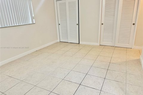 Снять в аренду кондоминиум в Халландейл-Бич, Флорида 2 спальни, 101.45м2, № 1898269 - фото 11
