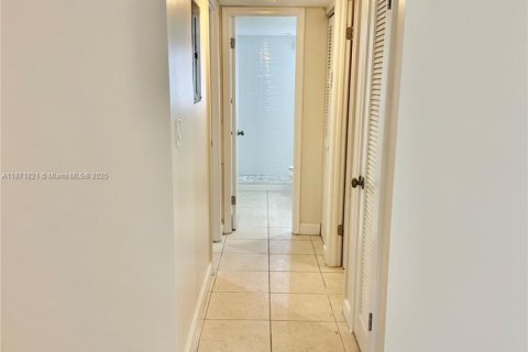 Снять в аренду кондоминиум в Халландейл-Бич, Флорида 2 спальни, 101.45м2, № 1898269 - фото 13