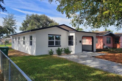 House in Miami Gardens, Florida 3 bedrooms, 115.66 sq.m. № 2077622 - photo 2