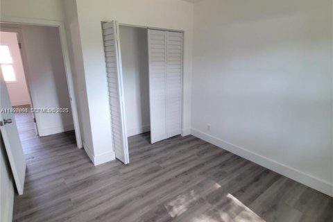 House in Miami Gardens, Florida 3 bedrooms, 115.66 sq.m. № 2077622 - photo 10
