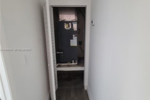House in Miami Gardens, Florida 3 bedrooms, 115.66 sq.m. № 2077622 - photo 14