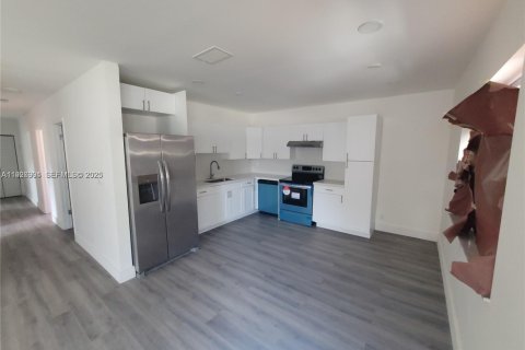 House in Miami Gardens, Florida 3 bedrooms, 115.66 sq.m. № 2077622 - photo 15
