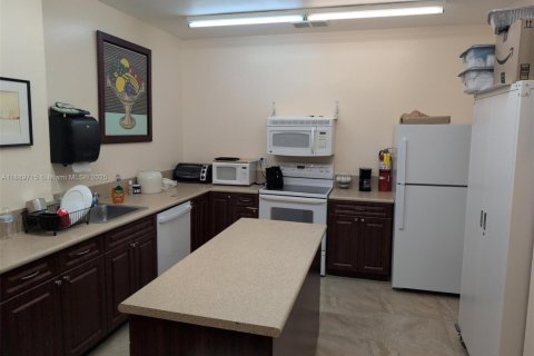 Купить кондоминиум в Норт-Майами, Флорида 2 спальни, 108.23м2, № 1938952 - фото 22